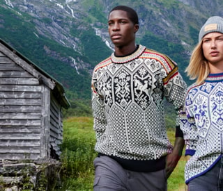 A couple walking in Norwegian nature wearing the 1994 sweater from the Lillehammer Olympics in 1994.